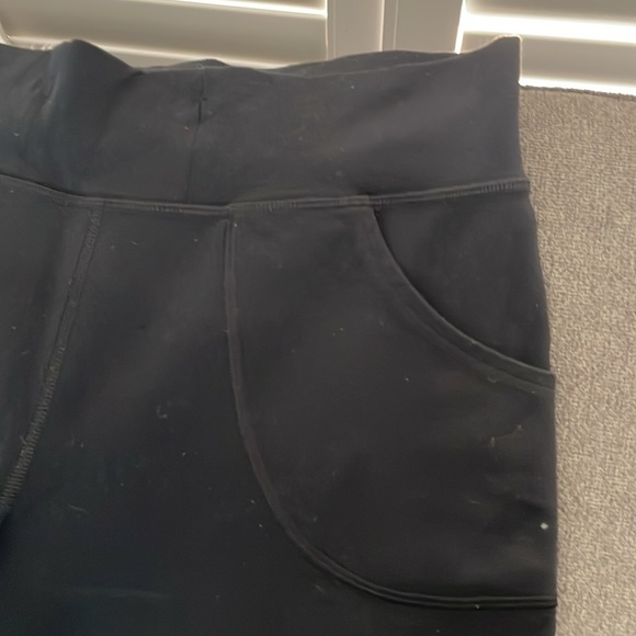 Lululemon wide leg pant  great condition size 6 women black - Picture 4 of 5